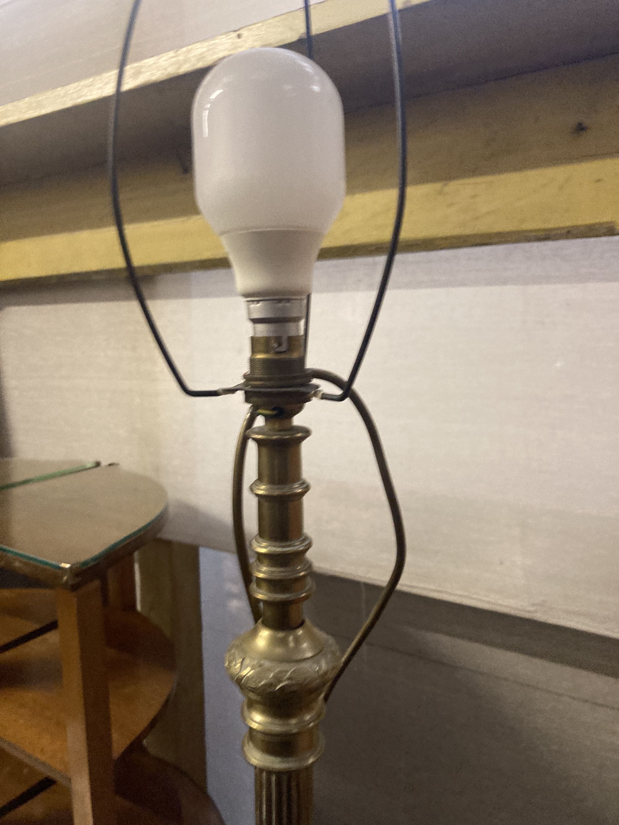 An Edwardian brass telescopic lamp standard, height 130cm